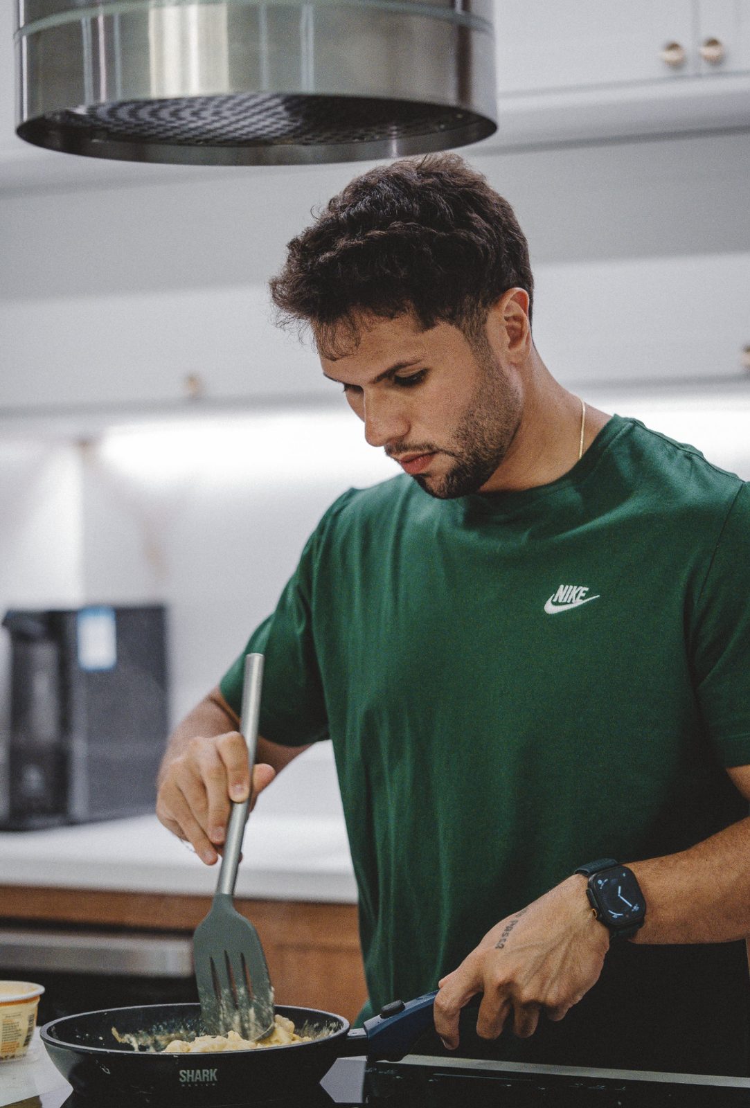 Guilherme cozinhando — nutrição na vida real